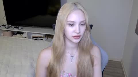 LaylaPretty001 online show from April 6, 4:23 am