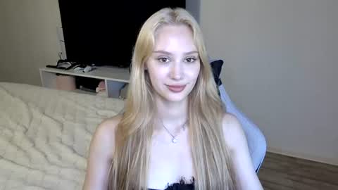 LaylaPretty001 online show from July 17, 5:45 am