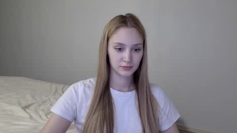 Laylla001 online show from December 3, 10:48 am