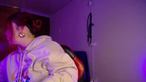 Vannessa  online show from February 26, 1:00 pm