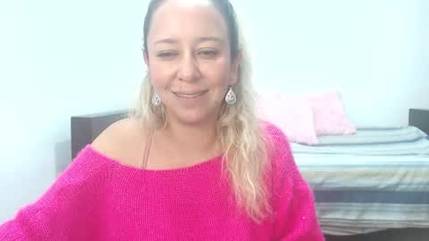 Snapshot of leah_susman chatting on October 15, 1:52 am leah_susman online show from October 15, 1:52 am
