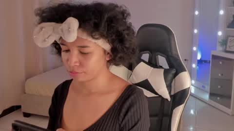 leahaltomm online show from February 16, 7:05 pm