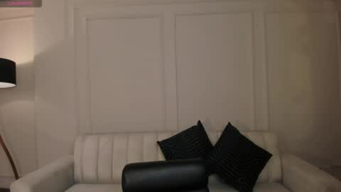 leahnovac online show from November 27, 11:13 am