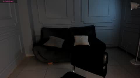 leahnovac online show from October 6, 11:05 am