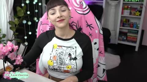Snapshot of leahobscure chatting on October 4, 7:18 pm Leah online show from October 4, 7:18 pm