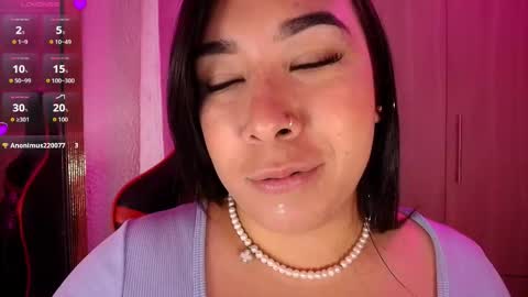 leah online show from November 25, 1:46 pm