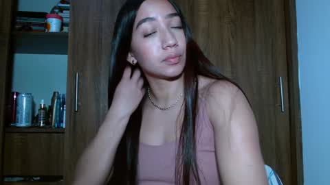 Snapshot of leanaalhub chatting on December 20, 4:20 am leanaalhub online show from December 20, 4:20 am