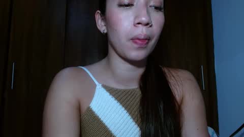 Snapshot of leanaalhub chatting on March 2, 3:45 am leanaalhub online show from March 2, 3:45 am