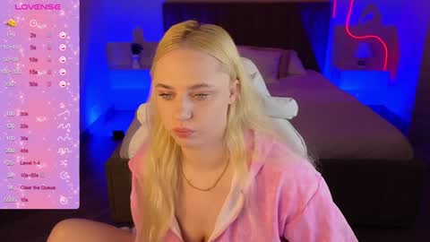Leana Love online show from December 28, 2:43 am