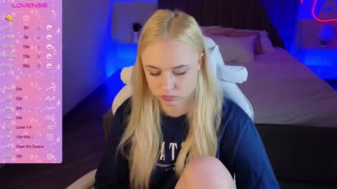 Leana Love online show from December 13, 2:32 am