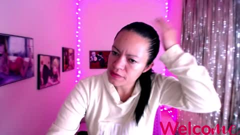 Snapshot of leandra_sex chatting on December 6, 12:27 pm Leandra online show from December 6, 12:27 pm