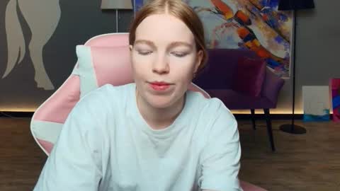 Lilly online show from December 14, 10:04 pm