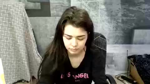 Liya online show from April 19, 1:33 pm