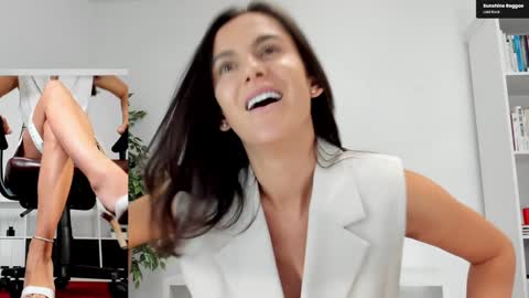 Elle  online show from September 10, 6:02 am