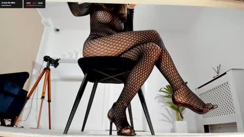 Elle  online show from February 12, 12:33 pm