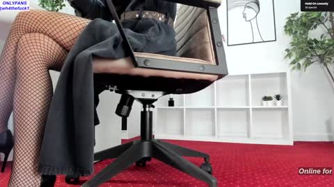 Elle  online show from February 5, 12:19 pm