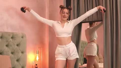 Leila online show from July 14, 6:45 pm