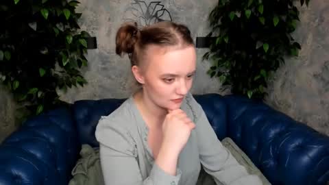 Snapshot of lela_ryan chatting on March 2, 6:46 pm Lela online show from March 2, 6:46 pm