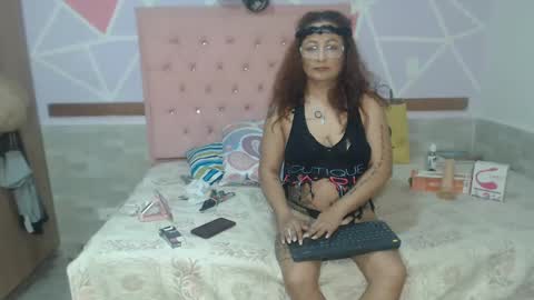Snapshot of lena_lawson chatting on December 4, 3:37 am lena_lawson online show from December 4, 3:37 am
