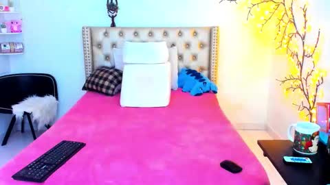 Lena  online show from November 18, 1:01 pm