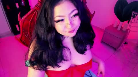 Lenna Kang online show from March 8, 10:45 pm