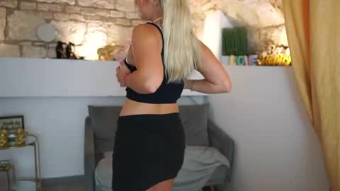 leokitty  online show from September 11, 1:55 pm