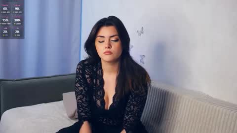 Mia online show from November 8, 10:53 am