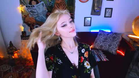 leonastone online show from October 15, 5:26 pm