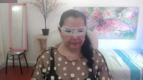 leonela   online show from February 20, 6:35 pm