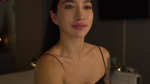 Leora online show from December 23, 5:00 pm