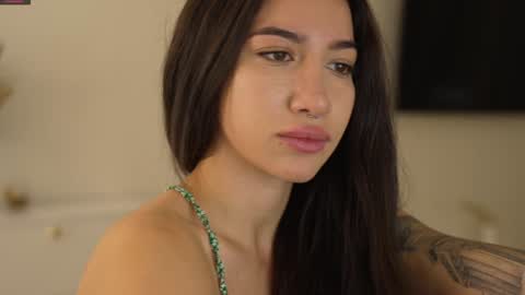 Leora online show from February 4, 5:12 pm