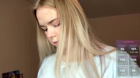 Hello everyone Im Lora Its my first day Were going to have fun together online show from February 27, 5:18 am