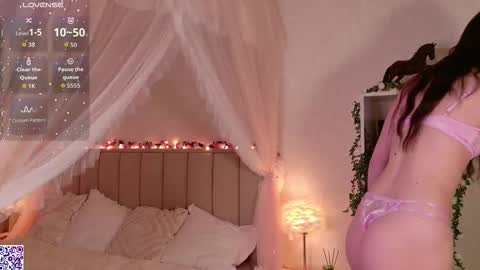 Nicole Moore online show from November 30, 2:21 pm