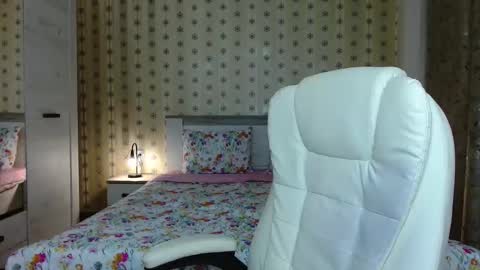 Snapshot of leslie_secret chatting on September 28, 10:15 pm leslie_secret online show from September 28, 10:15 pm