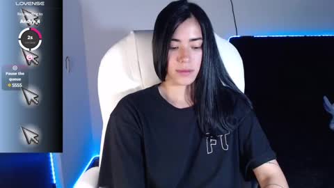 leslie  online show from March 7, 11:37 pm