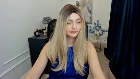 lesliemineg online show from December 1, 8:22 pm