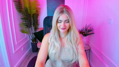 Snapshot of lesliemineg chatting on September 19, 8:08 pm lesliemineg online show from September 19, 8:08 pm