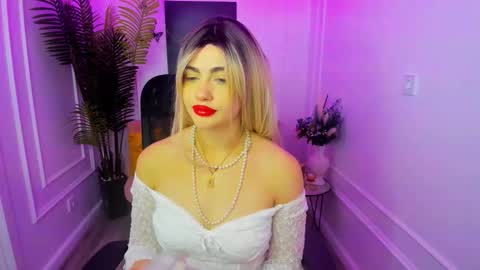 lesliemineg online show from November 28, 8:23 pm