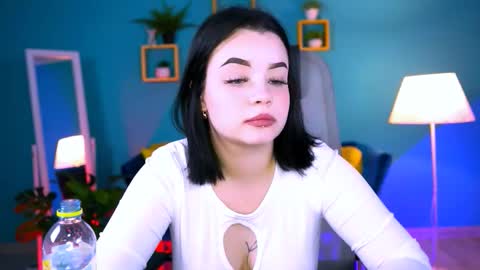 LeslieRowe online show from October 4, 8:24 pm