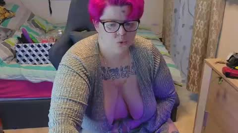 Snapshot of lexi2810 chatting on February 10, 6:53 am Lexi und Lex online show from February 10, 6:53 am