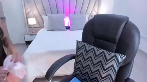 lexiebrooke_ online show from September 16, 8:06 pm