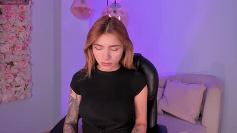 Lexie  online show from March 4, 7:20 pm