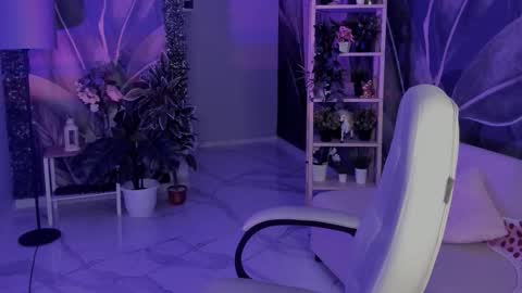 Snapshot of lexiwenford chatting on September 30, 3:01 am Lexi Wenford NO NUDE GODDESS online show from September 30, 3:01 am