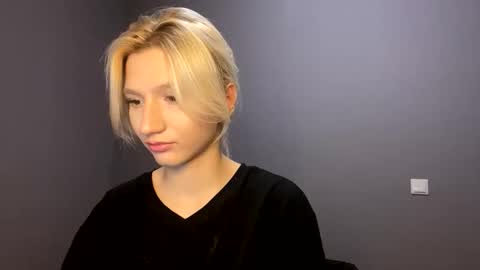 Leya online show from November 28, 8:45 pm