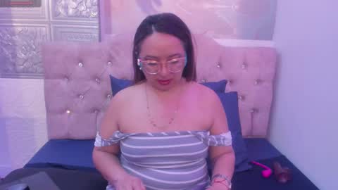 Snapshot of leyla_smithh chatting on October 20, 12:19 pm Leyla smithh online show from October 20, 12:19 pm