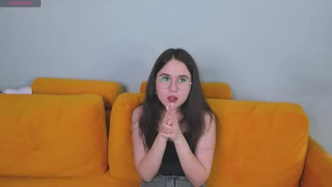 leylamirage online show from February 5, 1:03 pm