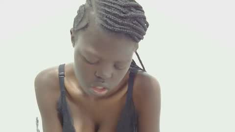 laylani69 online show from May 3, 7:34 am