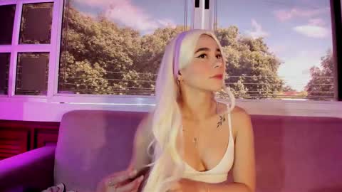 LEZY online show from September 8, 7:35 pm