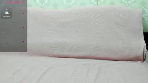 Snapshot of lia1243756 chatting on December 20, 7:12 am LEANNAA online show from December 20, 7:12 am