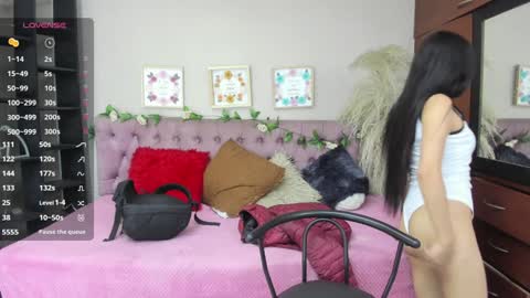lia online show from December 19, 8:02 pm